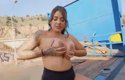 Sara Blonde vacilando de tetas gordas