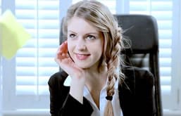 Stella Cox consigue el puesto de secretaria